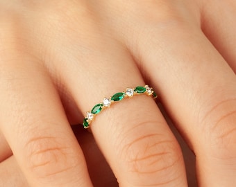 Emerald Marquise Band Ring, Alternating Emerald Marquise Gemstone Ring, Green Eternity Wedding Band, Gemstone Infinity Ring 14K Solid Gold