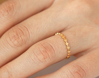 14k Solid Gold Vine Leaf Ring, Dainty Leaf Ring, Tiny Floral Wedding Band, Minimalist Flower Full Eternity Ring,  Laurel Wreath Curve Ring