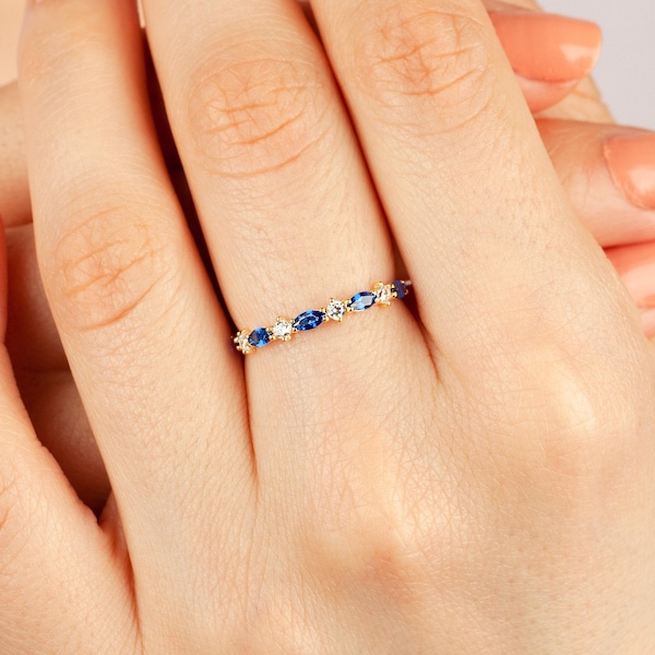 Anillo de oro macizo de 14 k con zafiro y corte marquesa, anillo de media eternidad con zafiro azul, alianza de boda con corte marquesa y gema azul, realce minimalista del anillo.