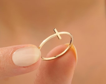 14K Massivgold Zierlicher Kreuz Ring, kleiner christlicher Schmuck, niedlicher Kreuz Pinky Ring, 10k 18k Echtgold Stapelring, handgemachtes Kommuniongeschenk