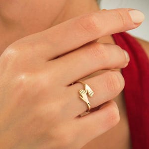 14K Solid Gold Hug Ring, Unique Love Hugging Hands Band Ring, Dainty Gold Two Hand Ring, Dainty Stacking Hugging Hand Ring, Ring For Women