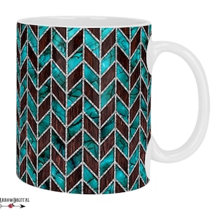 Puede incluir: Taza de cer&aacute;mica blanca con un patr&oacute;n de chevron turquesa y marr&oacute;n. El patr&oacute;n tiene un acento de brillo plateado.