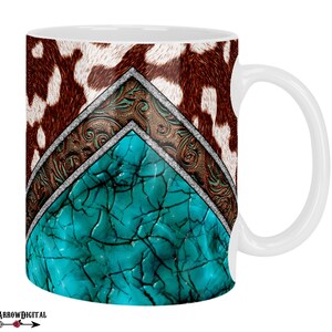 Puede incluir: Taza de cer&aacute;mica blanca con un dise&ntilde;o geom&eacute;trico turquesa, marr&oacute;n y blanco. El dise&ntilde;o presenta un fondo turquesa agrietado con acentos de estampado animal marr&oacute;n y blanco.