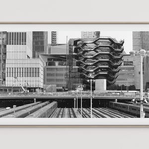 Fotografia in bianco e nero di una nave di New York: Hudson Yards Art (Samsung Frame TV Art)