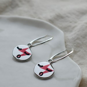 Orecchini a cerchio con fulmine rosso e argento sterling 925