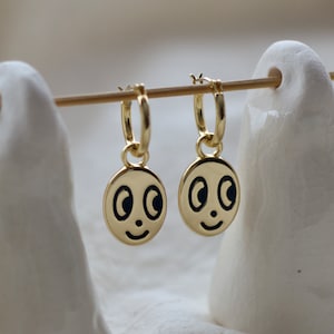 Big eyed smiley face , emoji pendant w/ real gold plated 925 silver hoop earrings