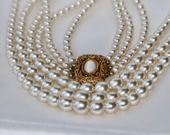 Collar antiguo fabricado en Alemania alrededor del año 1900 con perlas de 3 hileras (86 gramos) y un gran candado Art Nouveau hecho a mano con piedra lunar. Regalo para ella.