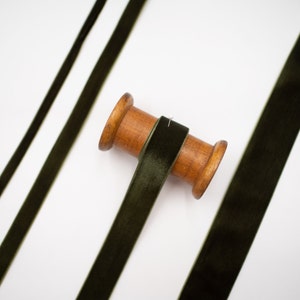 Cinta de terciopelo verde oliva / Suave y lujosa / Anchos de 9 mm a 38 mm / Bodas, envoltura de regalos, manualidades, lazos para el cabello, coronas, flores