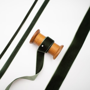 Cinta de terciopelo verde oscuro / Suave y lujosa / Anchos de 9 mm a 38 mm / Bodas, envoltura de regalos, manualidades, lazos para el cabello, coronas, flores