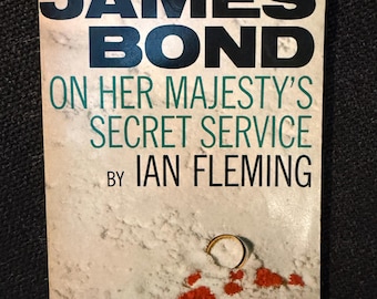 James Bond. Al servicio secreto de Su Majestad. Ian Fleming. 1965. Pan Books.