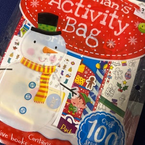 SNEEUWMAN'S activiteitentas. Meer dan 100 stickers. 2 boeken en kleurpotloden.