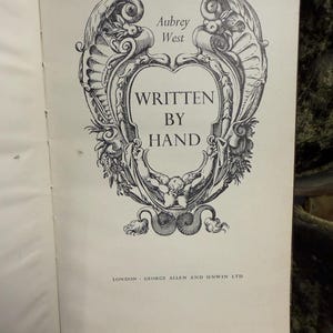 MET DE HAND GESCHREVEN. Aubrey West. Eerste editie 1951.
