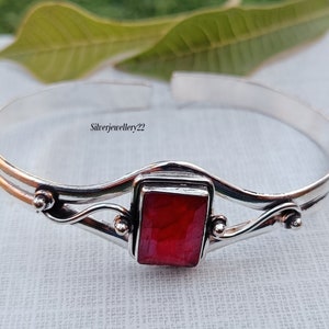 Handgjort rubinarmband: Armband i 925 sterlingsilver med ädelstenar
