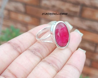 Unisex Handmade 92 Sterling Silver Ring With Ruby, Weight: .9 Gm, 7