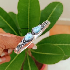 Brazalete de larimar hecho a mano: brazalete de piedras preciosas de plata de ley 925