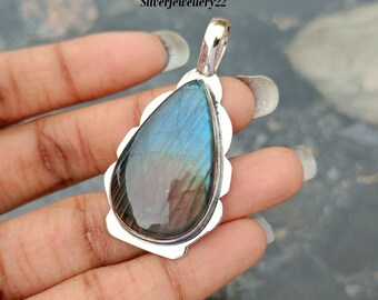 Handmade Labradorite Pendant: 925 Sterling Silver Gemstone