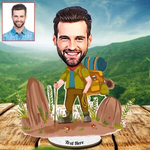 Gepersonaliseerde wandelen karikatuur snuisterij, bergbeklimmer karikatuur, avonturier cadeau, reiziger geschenken voor mannen, hiker standbeeld gift aangepast