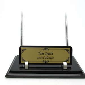 Personalisiertes Schreibtisch Namensschild Schwarzes Namensschild aus Holz mit Stiften, Personalisiertes Namensschild, Büroschild, Schreibtischschild Gold
