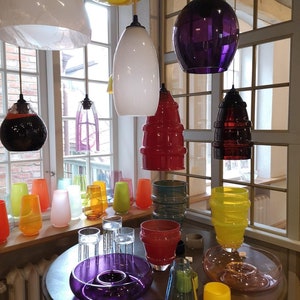 Artisan-crafted moon lamps / Hand-blown crystal pendant lights / XXL shades with Murano character.