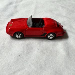 Maisto Red Porsche 911 Speedster Convertible 1:64 Die Cast Loose