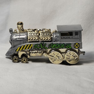 1995 Hot Wheels Rail Rodder Train Engine 5 Gray and Chrome 1:64 Die Cast Loose