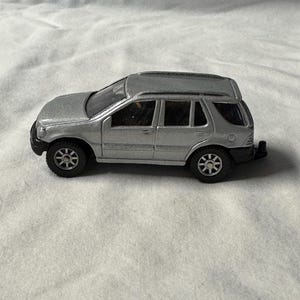 Mercedes AMG GT Silver 1/24 Diecast Model Car de Maisto Maisto 31134sil