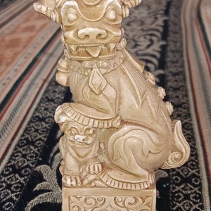 Vintage Carved Foo Dog Figurine.