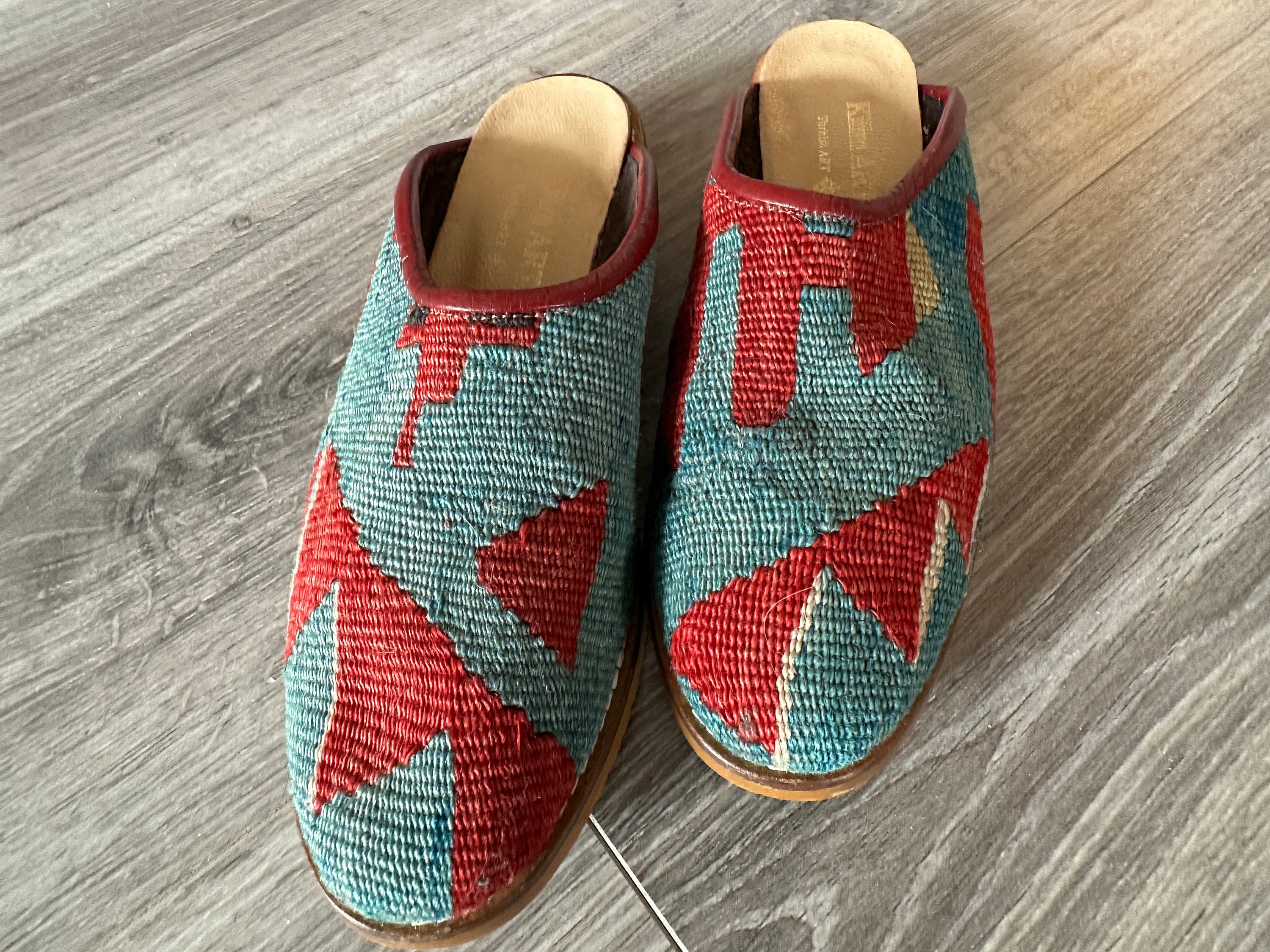 Men’s kilim slides/clogs Kilim Clog Red – Handmade Moroccan Carpet Shoes - ZakCollection main image 3