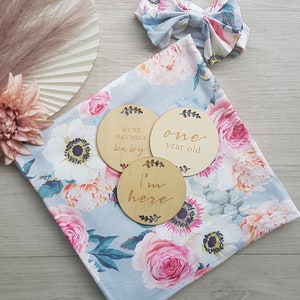Couverture enveloppante pour nouveau-né fille, bandeau assorti et coffret cadeau de 16 cartes jalons