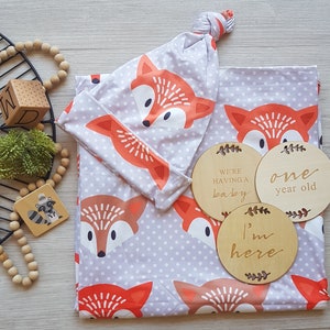 Couverture enveloppante pour bébé nouveau-né, bonnet assorti et coffret cadeau de 16 cartes jalons