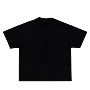 File digitale di mock-up di t-shirt nera