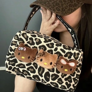 Leopard Kawaii Handtasche Plüschie Urlaub Hawaii Braun Kitty Anime Japanische Comicfigur | Y2Kawaiii