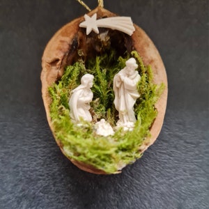Nativity tree decoration in walnut Christmas tree with golden ribbon holy family moss winter Christmas decoration gift