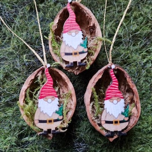 Set of 3 tree decorations walnut Christmas tree gnomes with golden ribbon and moss winter Christmas decoration