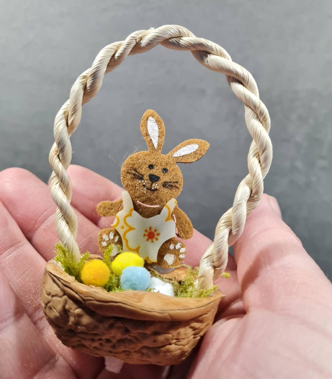 Walnut Ridge Rabbit Basket Large Walnut Shell Walnut Half With Cord and Felt Bunny Deco Easter ...
