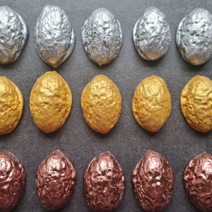 15 pieces of colorful golden, silver, copper walnut halves walnut shells autumn arrangement winter Christmas decoration crafting