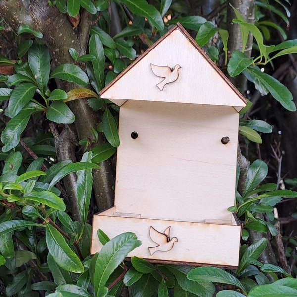 Boîte d'alimentation pour oiseaux en bois bricolage - construisez votre propre kit - bois de balsa - pas besoin de clous, fournissez simplement de la colle et du vernis. mangeoire de jardin de projet
