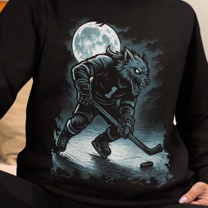 Werwolf Hockey Sweatshirt, Vollmond Hockey Hoodie, Horror Sport Sweatshirt, Gothic Hockey Geschenk, Monster Shirt, Halloween Hockey Top