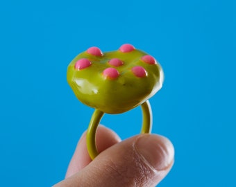 Bague tendance surdimensionnée Green Blob avec boutons roses