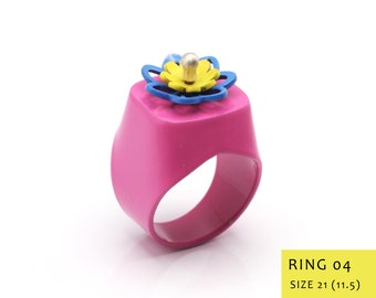 Pink Helicopter Flower Interactive Ring, Colorful Oversized Metal Signet Ring