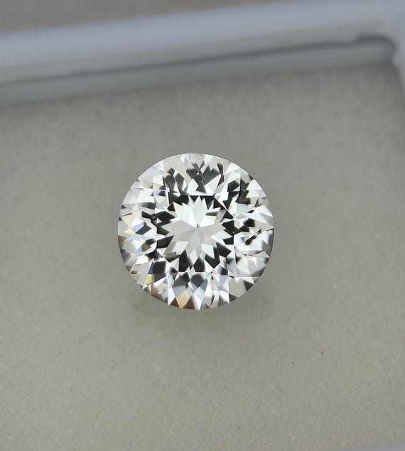 Taglio di precisione, zaffiro bianco da laboratorio da 4,35 ct