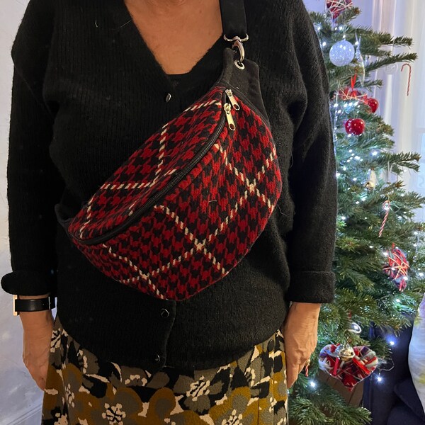 sac banane lainage pied de poule rouge et noir