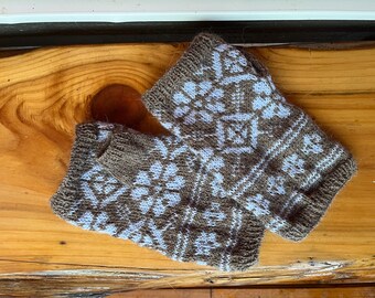 Guantes sin dedos 100 % lana delicada. Patrón letón.