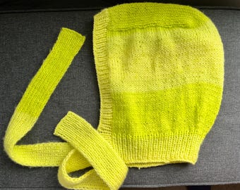 Gorro con capucha brillante y súper suave.