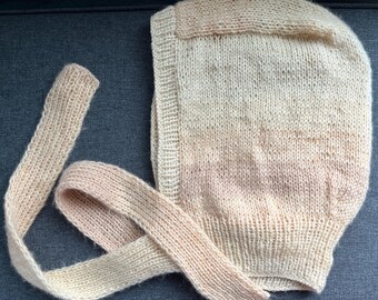 Gorro con capucha de color rosado y crema, súper suave.