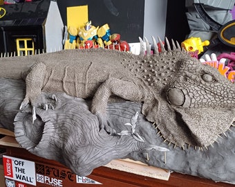 HUGE 50" Iguana on a log hand crafted clay sculpture. Larger than life size!