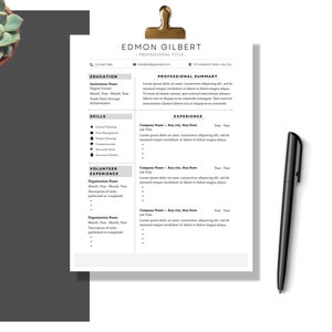Può includere: Un modello di curriculum vitae in bianco e nero con il nome Edmon Gilbert in alto. Il curriculum vitae include sezioni per l'istruzione, le competenze, l'esperienza lavorativa e l'esperienza di volontariato.