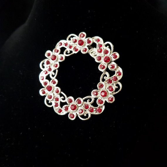 Vintage Red rhinestone flower wreath brooch pin - image 1