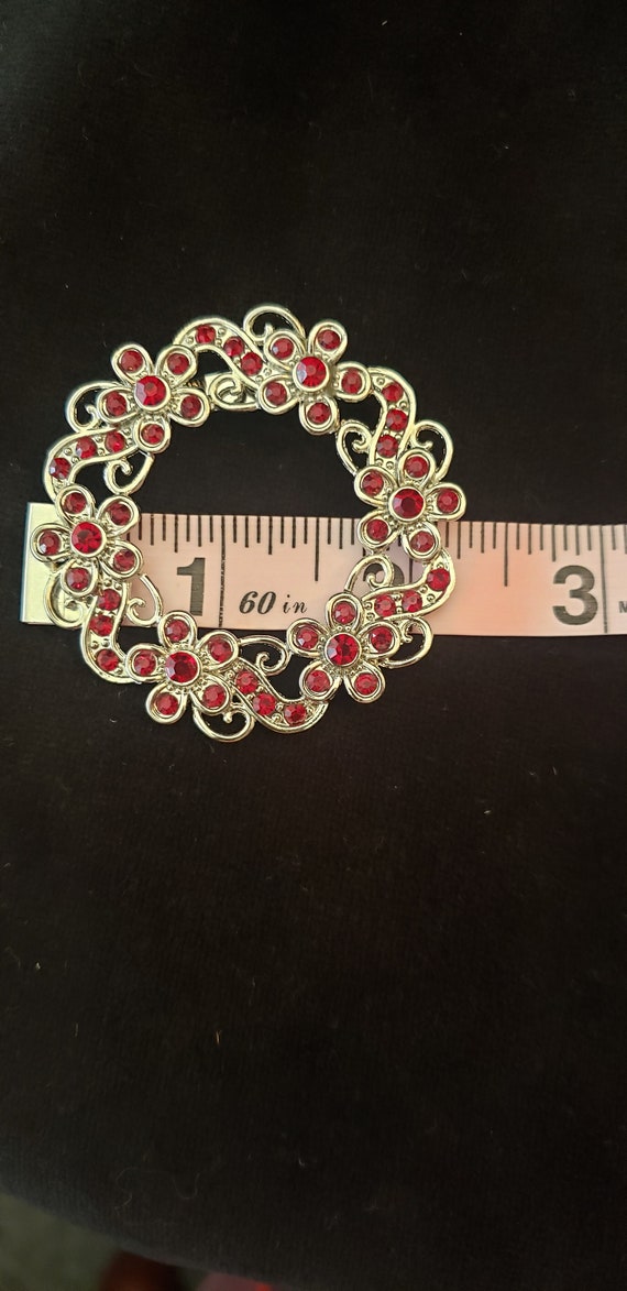 Vintage Red rhinestone flower wreath brooch pin - image 5
