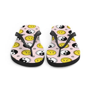 Rosa Flip Flops mit Smiley Gesicht Süße Sommer Sandalen Retro 90er Jahre Hippie Hausschuhe Spaß Strand Schuhe Geschenk für Sie